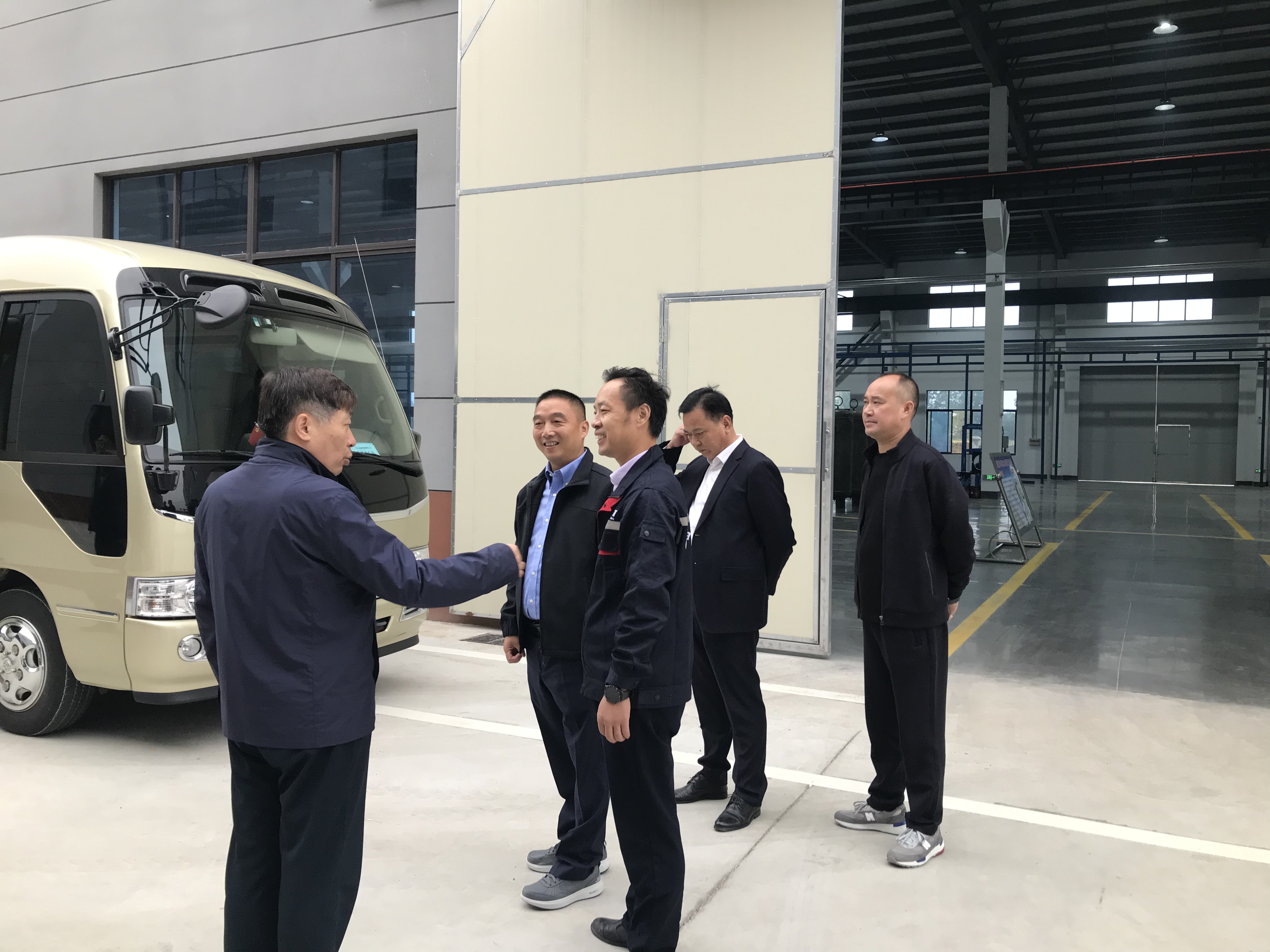 熱烈歡迎市領(lǐng)導(dǎo)蒞臨申容工廠 熱烈歡迎市領(lǐng)導(dǎo)蒞臨申容工廠